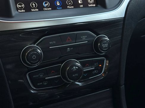 Used 2018 Chrysler 300 Touring AWD/4WD image 14