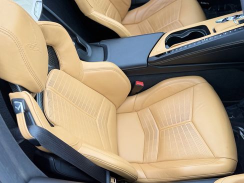 Used 2021 Chevrolet Corvette Stingray Premium Conv w/ Z51 Performance Package RWD image 31