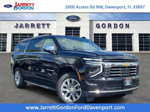 Used 2025 Chevrolet Suburban Premier AWD/4WD image 1
