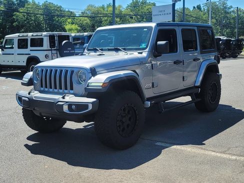 Used 2018 Jeep Wrangler Unlimited Sahara AWD/4WD image 4
