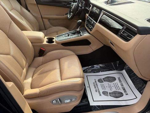 Used 2021 Porsche Macan S image 25