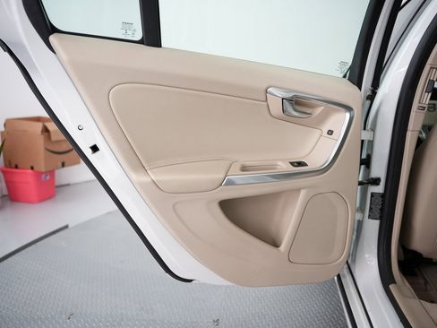 Used 2015 Volvo S60 T5 Platinum image 32