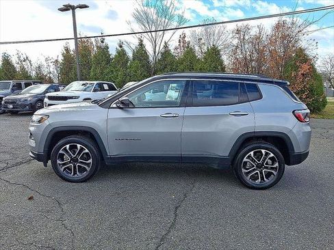 Certified 2022 Jeep Compass Limited w/ Sun and Sound Group AWD/4WD image 9