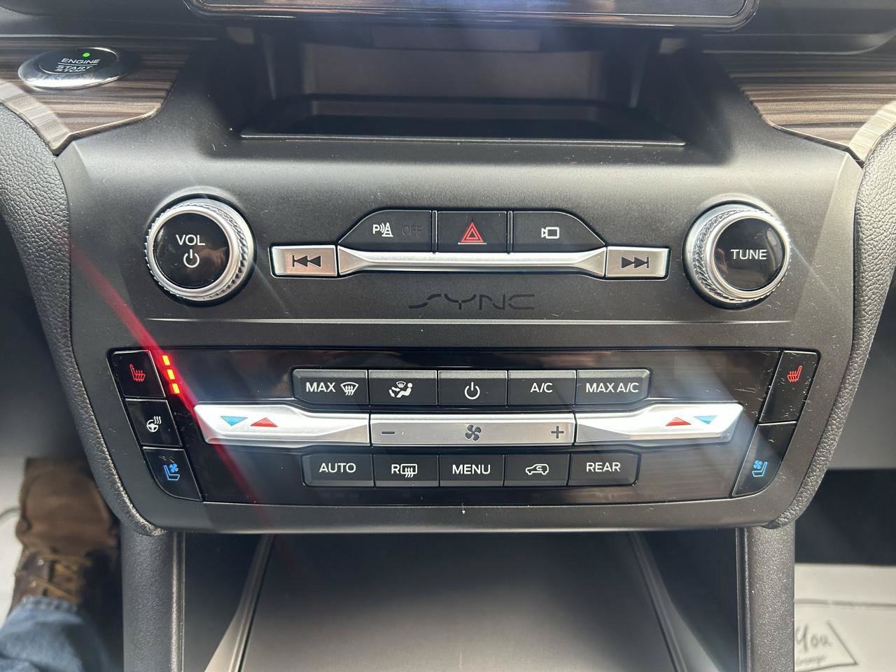 Used 2020 Ford Explorer Limited AWD/4WD image 26