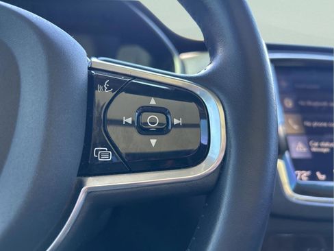 Used 2017 Volvo XC90 T6 Momentum w/ Vision Package image 15