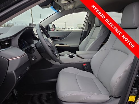 Used 2022 Toyota Venza XLE image 15