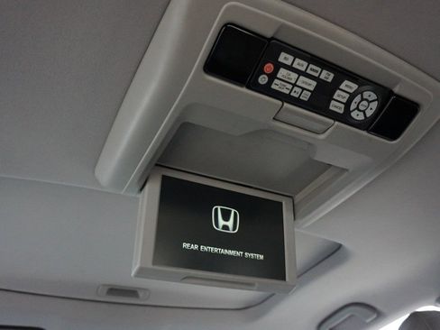 Used 2016 Honda Pilot Touring image 32