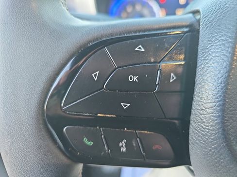 Used 2023 Chrysler Pacifica Touring-L w/ Uconnect Theater Family Group image 24