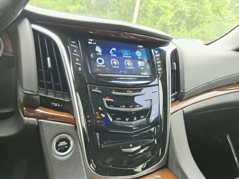 Used 2018 Cadillac Escalade Premium Luxury w/ LPO, Radiant Package AWD/4WD image 30
