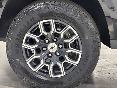 Used 2023 Chevrolet Colorado Z71 w/ Z71 Convenience Package 2 AWD/4WD image 18