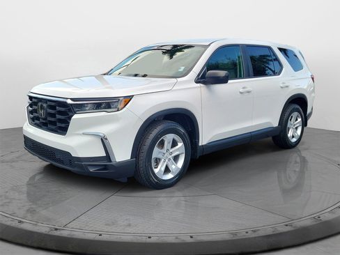 Certified 2024 Honda Pilot LX image 3