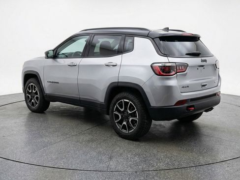 Used 2025 Jeep Compass Trailhawk AWD/4WD image 6