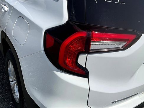 Used 2023 GMC Terrain SLE w/ Driver Convenience Package image 29