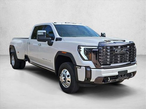 Used 2024 GMC Sierra 3500 Denali Ultimate image 3