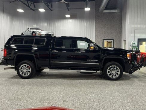 Certified 2017 GMC Sierra 2500 Denali w/ Duramax Plus Package AWD/4WD image 5
