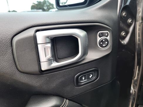 Used 2020 Jeep Gladiator Overland image 16