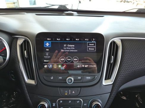Used 2024 Chevrolet Malibu LT image 50