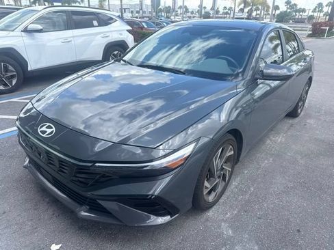 Used 2025 Hyundai Elantra SEL FWD image 1