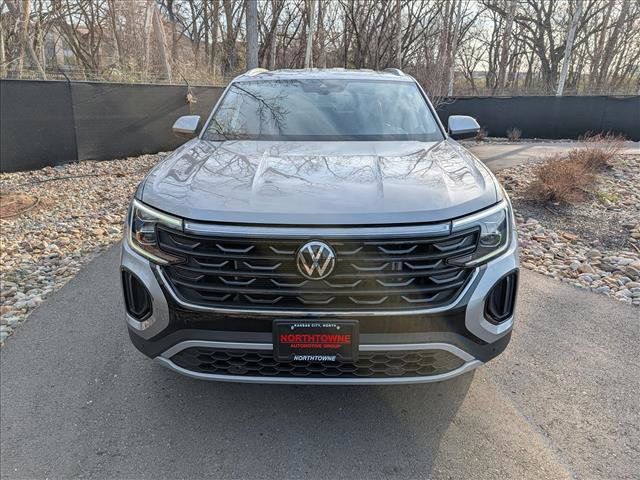 Certified 2024 Volkswagen Atlas Cross Sport SE AWD/4WD image 8