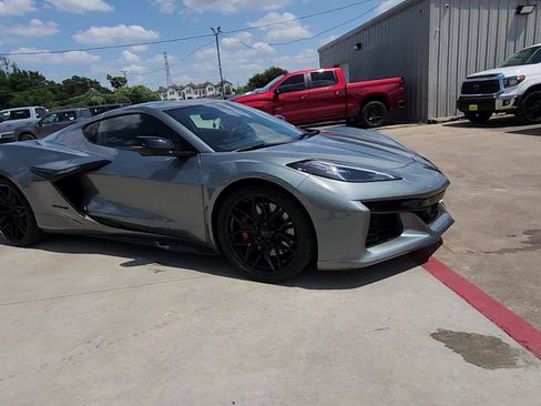 Used 2024 Chevrolet Corvette Z06 RWD image 2