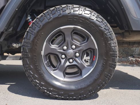 Used 2022 Jeep Gladiator Rubicon w/ LED Lighting Group AWD/4WD image 20