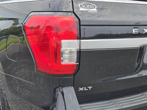 Used 2023 Ford Expedition XLT RWD image 10