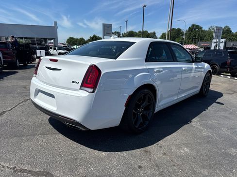 Used 2022 Chrysler 300 Touring w/ Sport Appearance Package RWD image 5