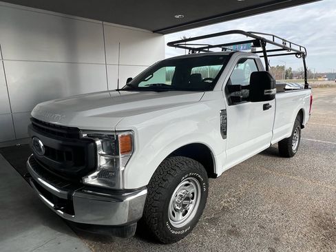 Used 2022 Ford F250 XL w/ Power Equipment Group image 4