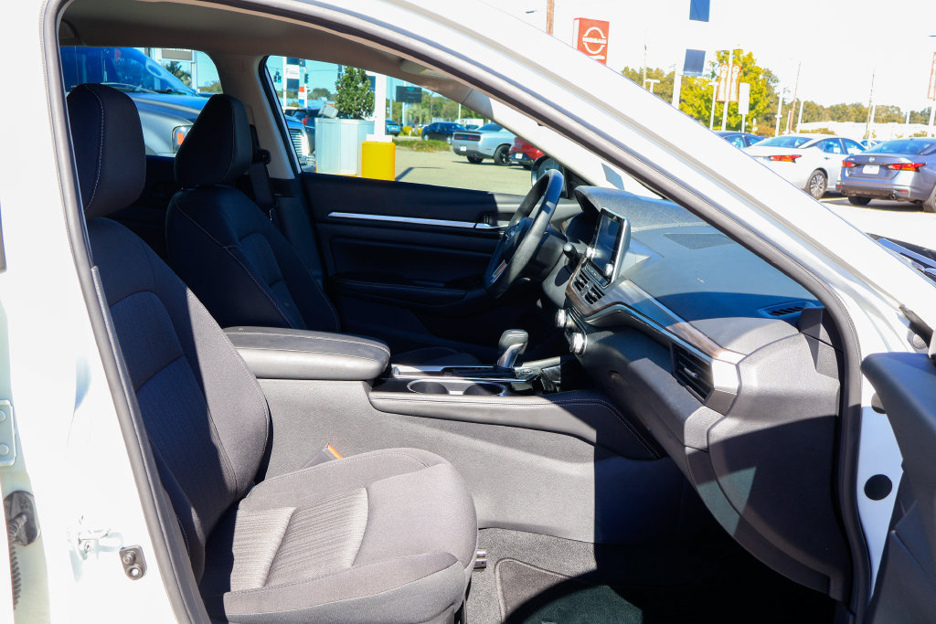 Used 2023 Nissan Altima 2.5 SV FWD image 8