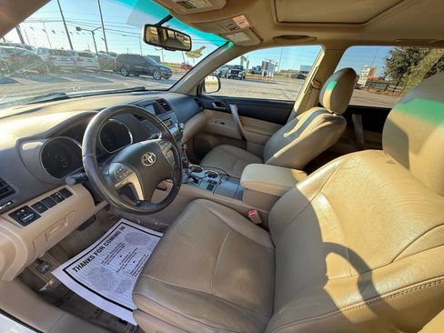 Used 2010 Toyota Highlander SE image 17