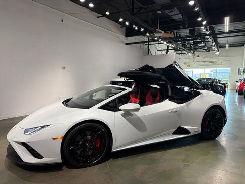 Used 2021 Lamborghini Huracan EVO image 29