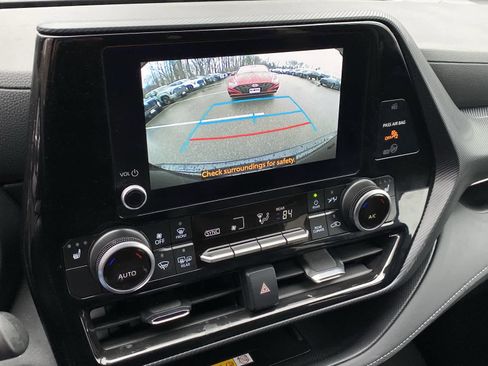 Certified 2025 Toyota Highlander XSE image 31