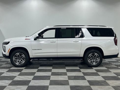 Used 2025 Chevrolet Suburban Z71 AWD/4WD image 7