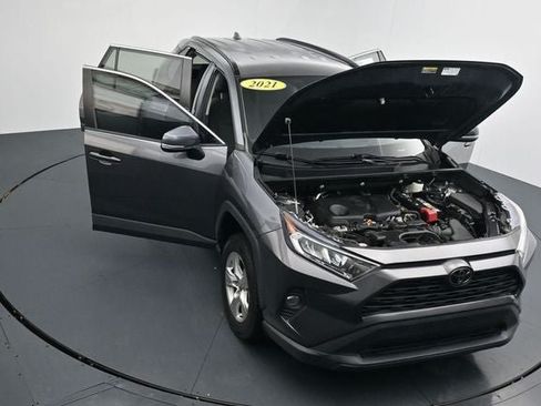 Used 2021 Toyota RAV4 XLE AWD/4WD image 36