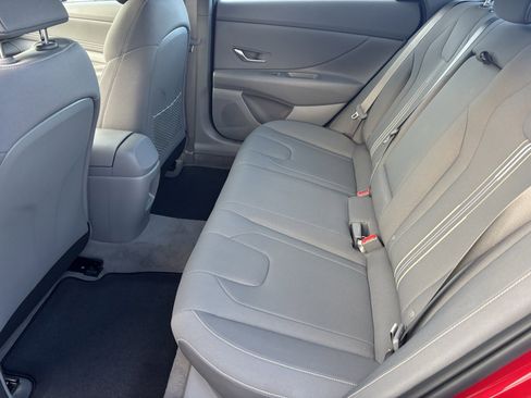 Used 2025 Hyundai Elantra SEL image 15