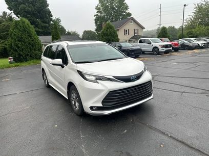 Used 2025 Toyota Sienna XLE w/ XLE Plus Package