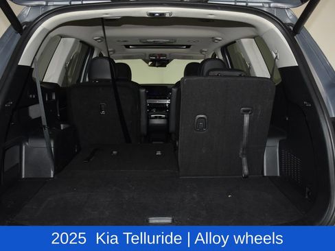 Used 2025 Kia Telluride S FWD image 32