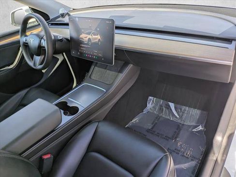 Used 2024 Tesla Model Y Long Range AWD/4WD image 19