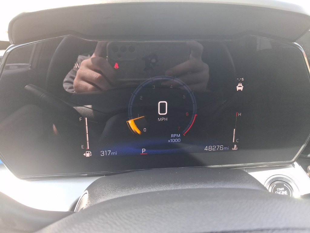 Used 2025 Chevrolet Trax LT w/ LT Convenience Package FWD image 2
