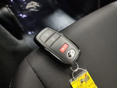 Used 2025 Toyota Tacoma TRD Sport image 35