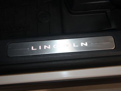 Used 2025 Lincoln Aviator Reserve w/ Illumination Package AWD/4WD image 7