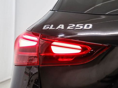 Used 2025 Mercedes-Benz GLA 250 4MATIC image 11