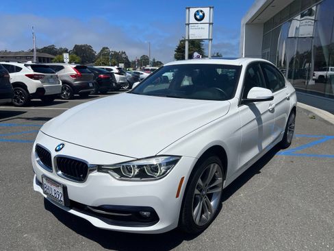 Used 2018 BMW 330i Sedan w/ Convenience Package RWD image 1
