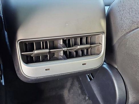 Used 2025 Tesla Model Y Long Range AWD/4WD image 18