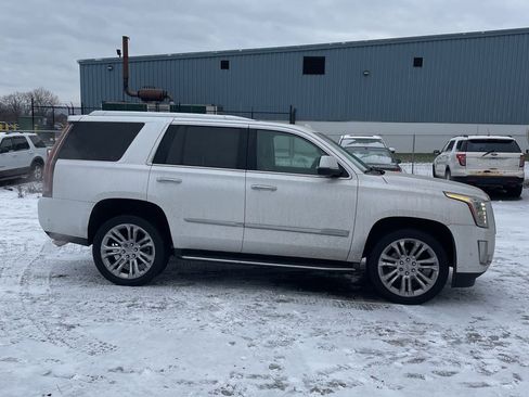 Used 2018 Cadillac Escalade Luxury w/ LPO, Radiant Package image 4