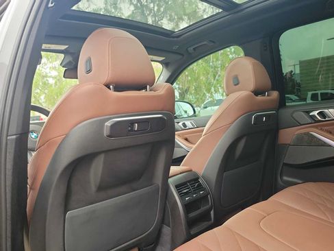 Used 2025 BMW X5 xDrive40i w/ M Sport Package AWD/4WD image 16