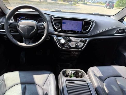 Certified 2022 Chrysler Pacifica Touring-L w/ S Appearance Package FWD image 14