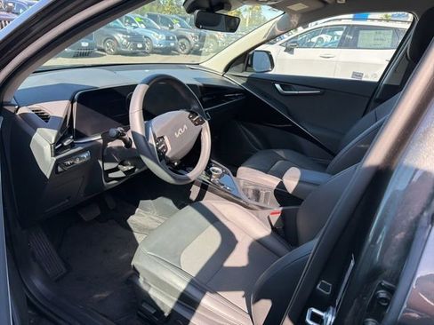 Used 2024 Kia Niro Wind w/ Wind Preserve Package FWD image 6