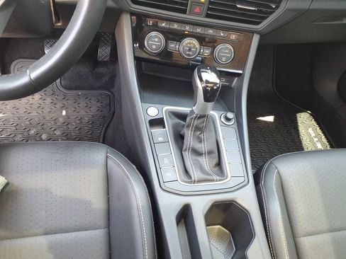 Used 2024 Volkswagen Jetta SE w/ Panoramic Sunroof Package FWD image 18