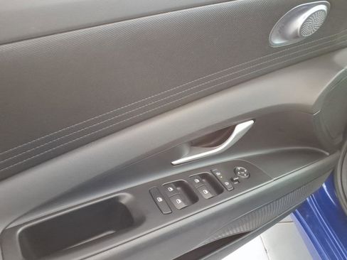 Used 2025 Hyundai Elantra Hybrid FWD image 11